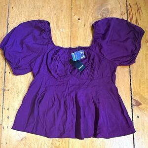 Torrid Women’s Plum low cut Puff Short Sleeve Smocked Peplum Blouse Size 10